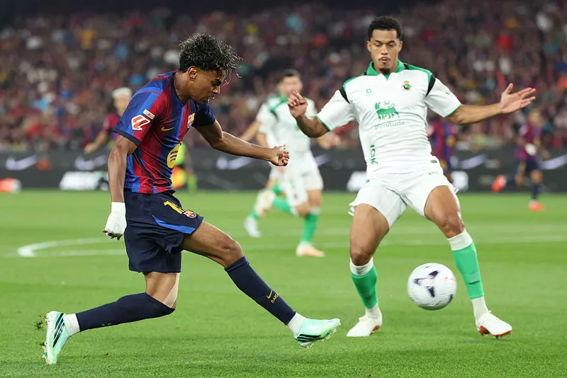 برشلونة يكتسح راسينج 7-2 وفليك يحقق رقماً قياسياً غير مسبوق