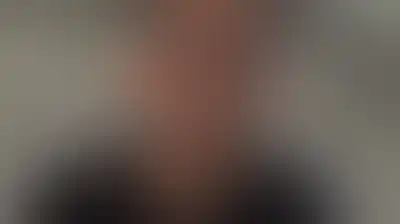 ناجٍ من تحت الركام.. حسام الخالدي يوثق آخر ضحكة لوالده قبل مجزرة رفح