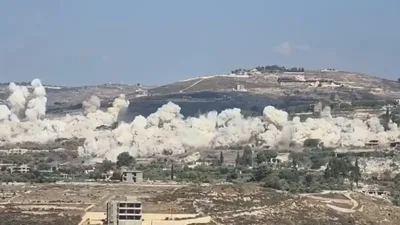 العدو الإسرائيلي ينفّذ تفجيرات ضخمة ويحرق منازل في عدة بلدات جنوبي لبنان