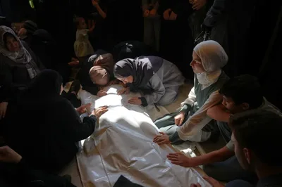 استشهاد فلسطينيَين وإصابة أكثر من 10 في قصف للعدو الإسرائيلي على مواصي خان يونس
