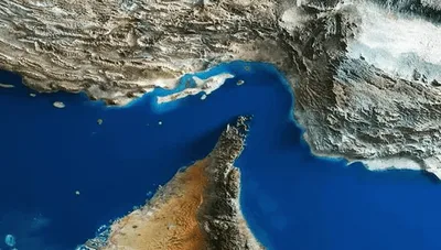 "الثوري الإيراني": انفجار بناقلتي نفط عملاقتين مخالفتين حاولتا المرور من مضيق هرمز