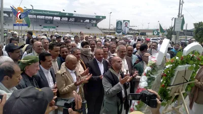 قيادات وزارة الخدمة المدنية يزورون أضرحة الشهداء في ميدان السعبين 