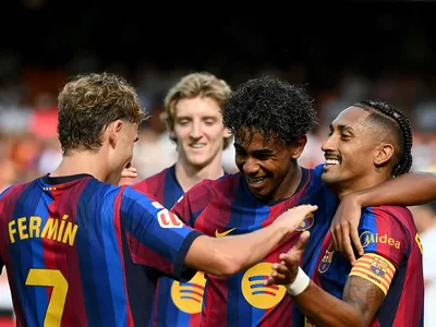 برشلونة يسعى لتعزيز صدارته أمام بيتيس وريال مدريد يستضيف إشبيلية في الدوري الإسباني