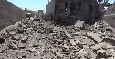 عدوانٌ سعوديُّ يحوّلُ سوقَ ماويةَ تعِز إلَى حطامٍ برائحةِ الدَّم