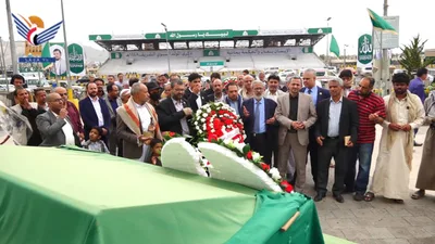 قيادة وزارة الصحة والجهات التابعة لها تزور أضرحة الشهداء الصماد والرهوي والغماري
