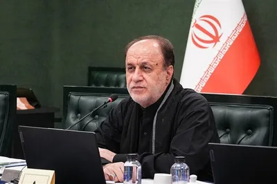 نائب رئيس البرلمان الإيراني: مضيق هرمز يجب أن يكون في قبضة بلادنا بقوة