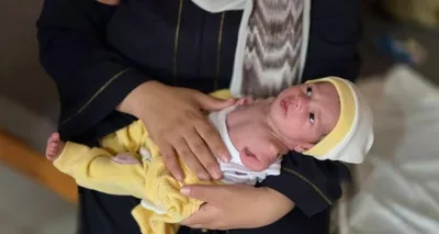 المولودة نور.. أربع سنوات من الانتظار انتهت بفرحة ناقصة في غزة