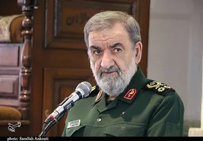 رضائي: إيران لن تتراجع ومضيق هرمز لن يُفتح بالتهديد أو الضغط
