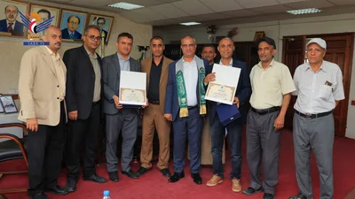  رئيس جامعة إب يكرّم باحثين بدرع التميز البحثي والأكاديمي