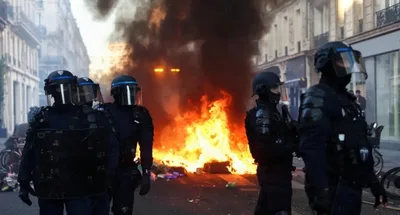 فرنسا تعتزم فرض حظر تجول جديد في مناطق تشهد اضطرابات