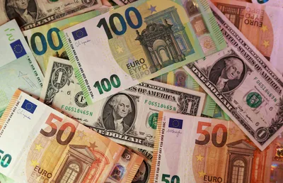 تذبذب الدولار واليورو واستقرار الين في التعاملات الآسيوية