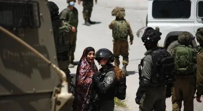 العدو الإسرائيلي يعتقل فلسطينية شرق طولكرم ويركّب بوابتين حديديتين على مدخل مركة وشارع جنين- نابلس