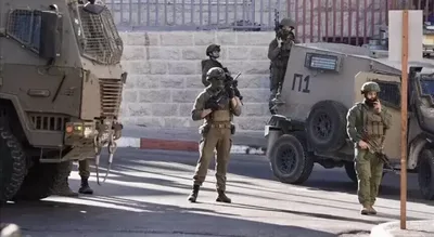 العدو الإسرائيلي يعتقل 10 فلسطينيين من الضفة الغربية والقدس