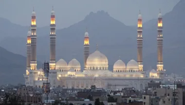 تشييع جثماني الشهيدين اللواء مطهر والعقيد الغاثي بصنعاء