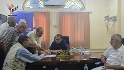  تفقد سير العمل في المكاتب الضريبية والجمركية بالحديدة