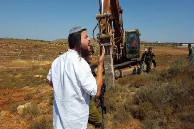 مستوطنون يطلقون النار على منازل فلسطينية ويعتدون على المزارعين في الضفة الغربية