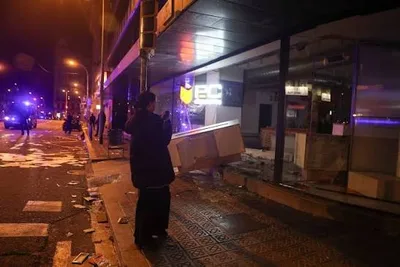 اعتقال نحو 100 شخص في برشلونة بعد أعمال شغب خلال مسيرة مناهضة للنظام
