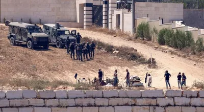مستوطنون يُواصلون حصار 3 منازل في قصرة جنوب نابلس لليوم الـ 12