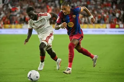 ثلاثية رافينيا تقود برشلونة للفوز 3-1 على إشبيلية بالدوري الإسباني