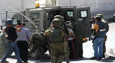 العدو الإسرائيلي يعتقل ويحتجز 3 شبان فلسطينيين غرب رام الله وشرق قلقيلية ويقتحم بلدة الخضر