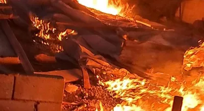 مستوطنون صهاينة يحرقون ممتلكات للفلسطينيين في قرية برقا شرق رام الله